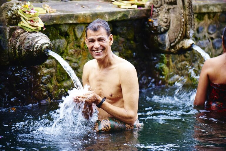 Bali15 Friends TirtaEmpul010 min Mahamukti Yoga School