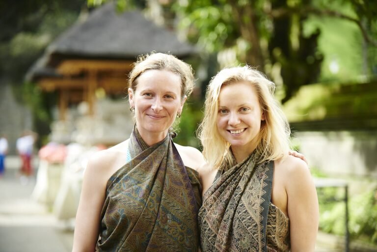 Bali15 Friends TirtaEmpul038 min Mahamukti Yoga School